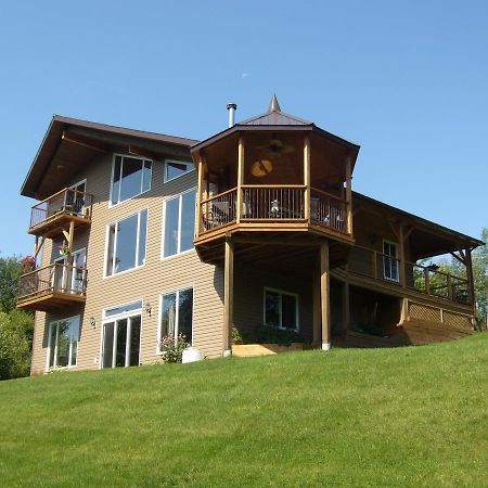 Strong Timbers Bnb Kingsclear Exterior photo